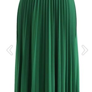 Elegant kelly Green Pleated Skirt size medium